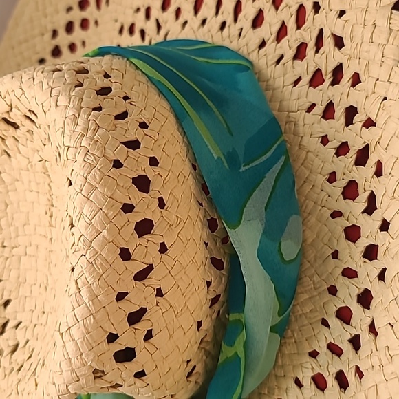 Cream Crochet Hat with 2 Interchangeable Ties - Picture 2 of 5